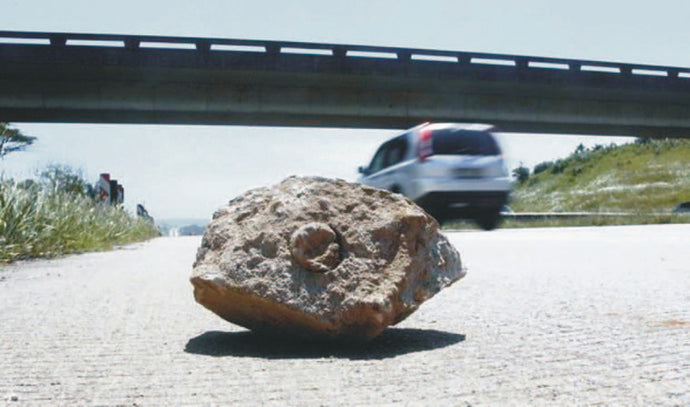 Caution urged as Joburg motorists fall victim to rock throwers on N1