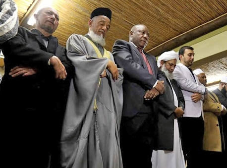 President Ramaphosa performing Maghrib salah together with MJC offcials